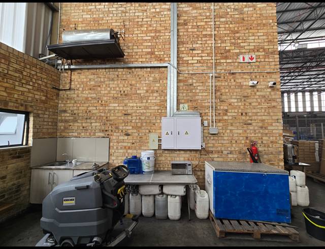 7,649M² WAREHOUSE TO LET IN NORTH RIDING